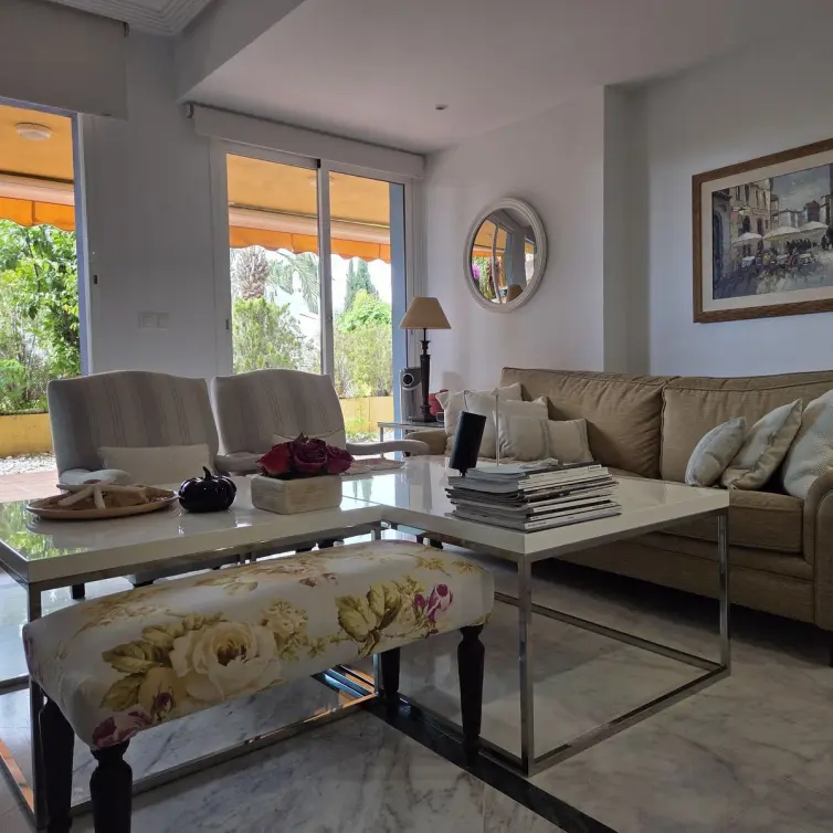 Продажа апартаментов на первом этаже в Bahía de Marbella