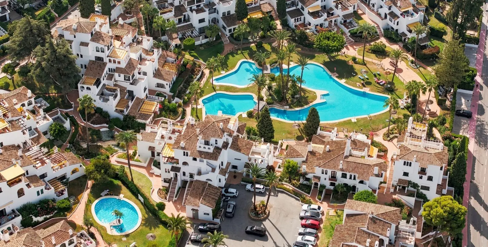 Sale of middle floor apartment in Nueva Andalucía 2