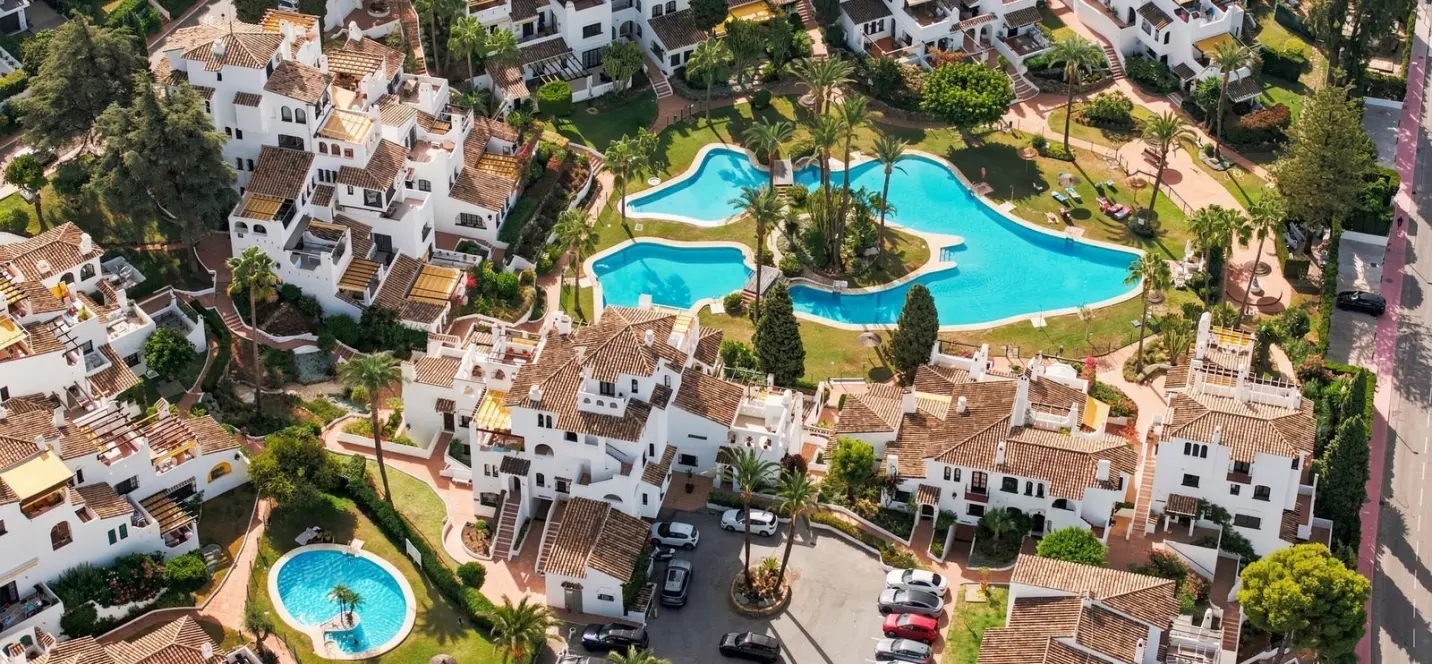 Sale of middle floor apartment in Nueva Andalucía 1