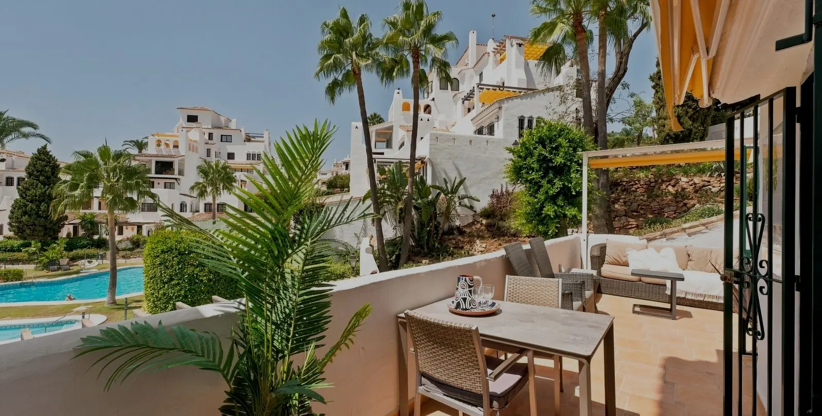 Sale of middle floor apartment in Nueva Andalucía 3