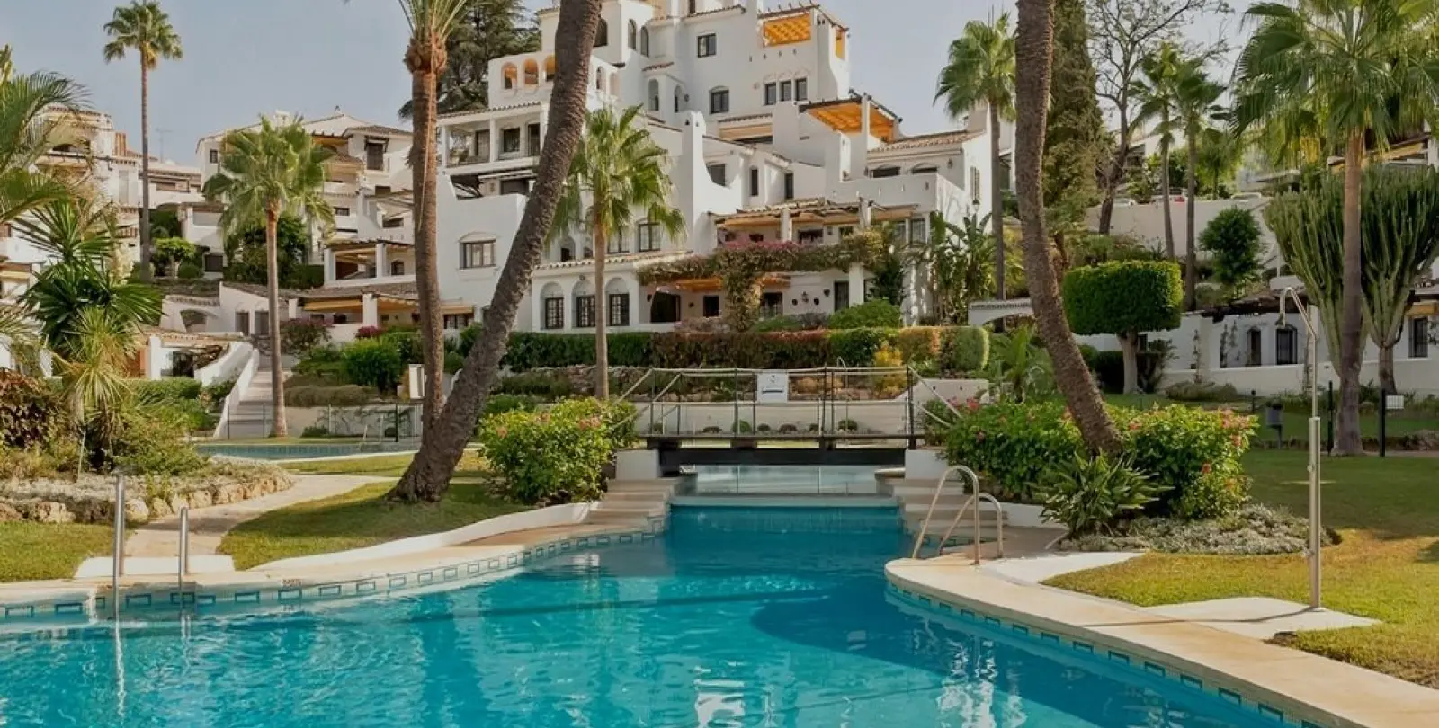 Sale of middle floor apartment in Nueva Andalucía 9