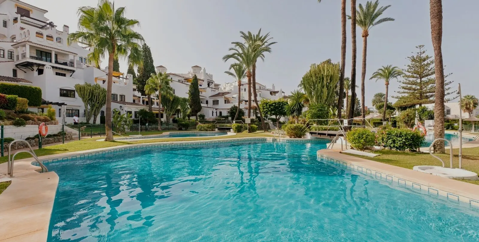 Sale of middle floor apartment in Nueva Andalucía 10