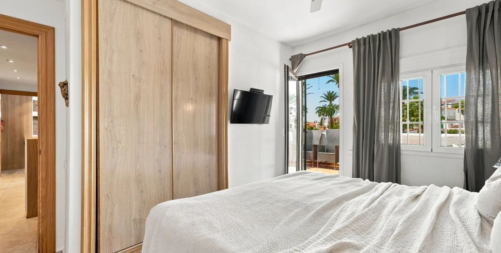 Sale of middle floor apartment in Nueva Andalucía 16
