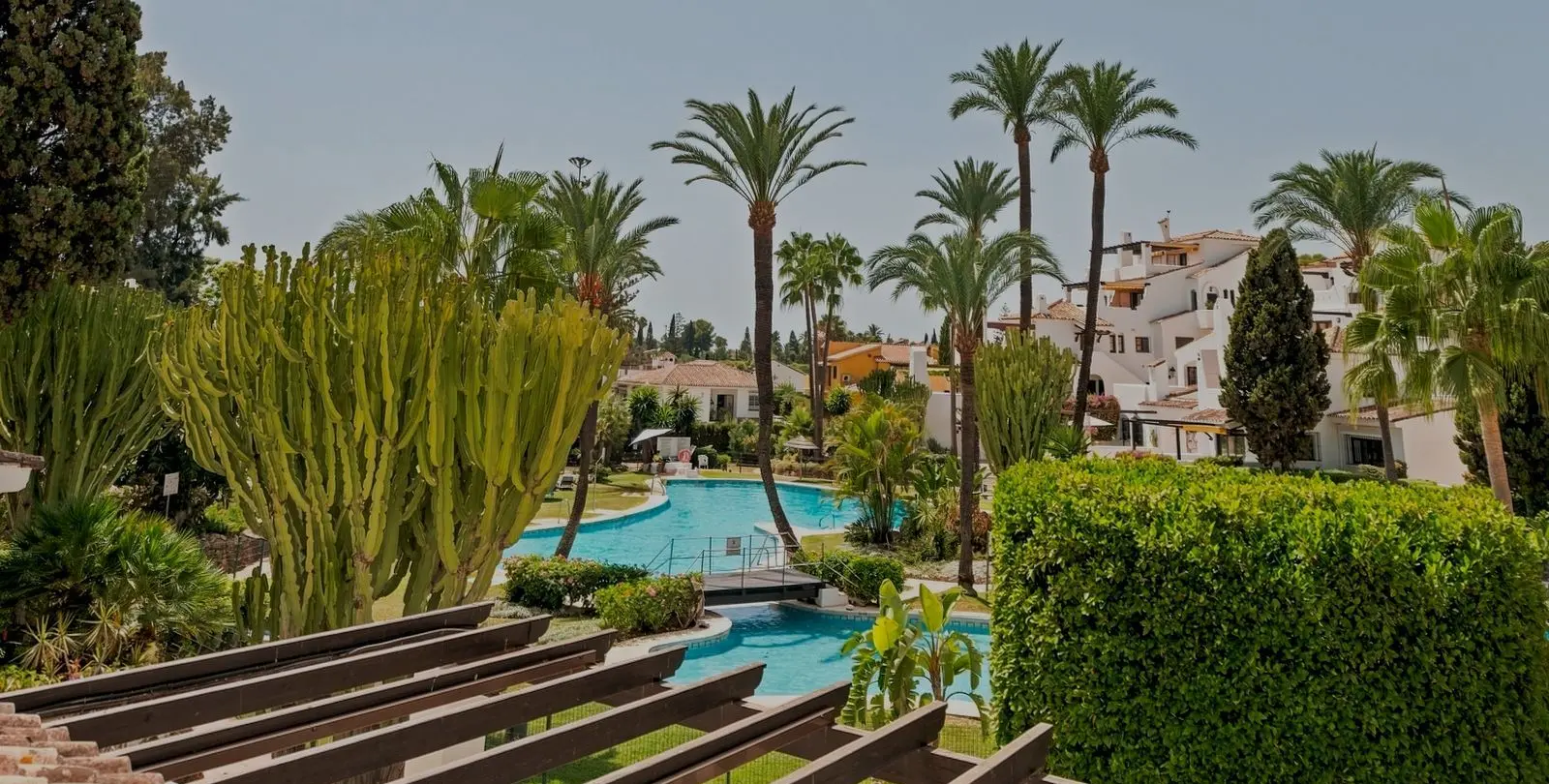 Sale of middle floor apartment in Nueva Andalucía 21