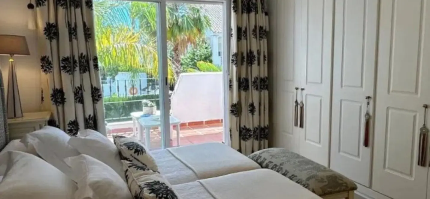 Sale of semi-detached house in Puerto Banús 3