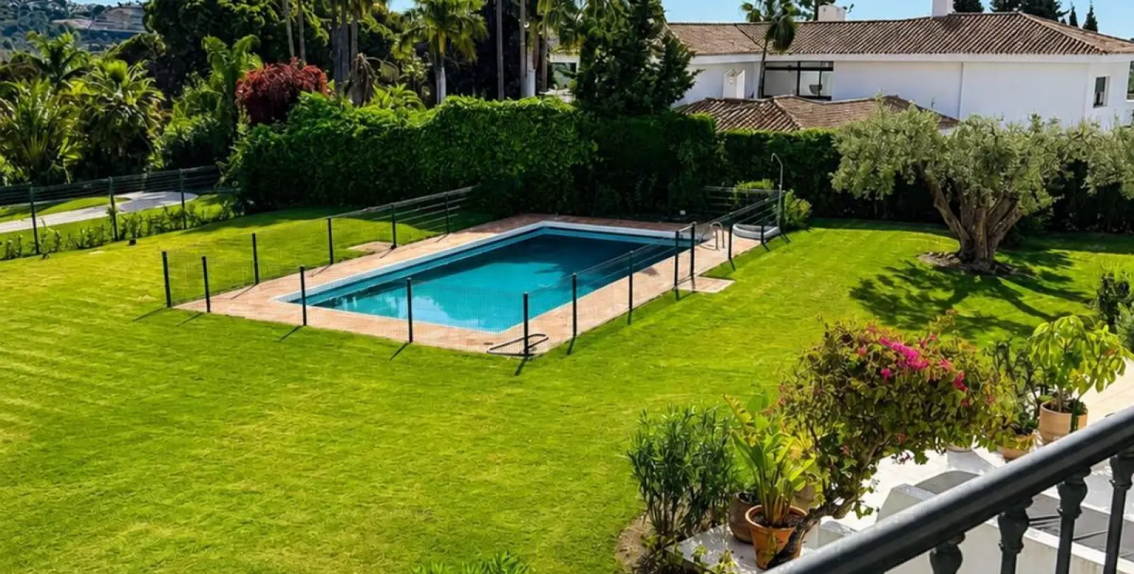 Продажа дома на две семьи в Marbella 3