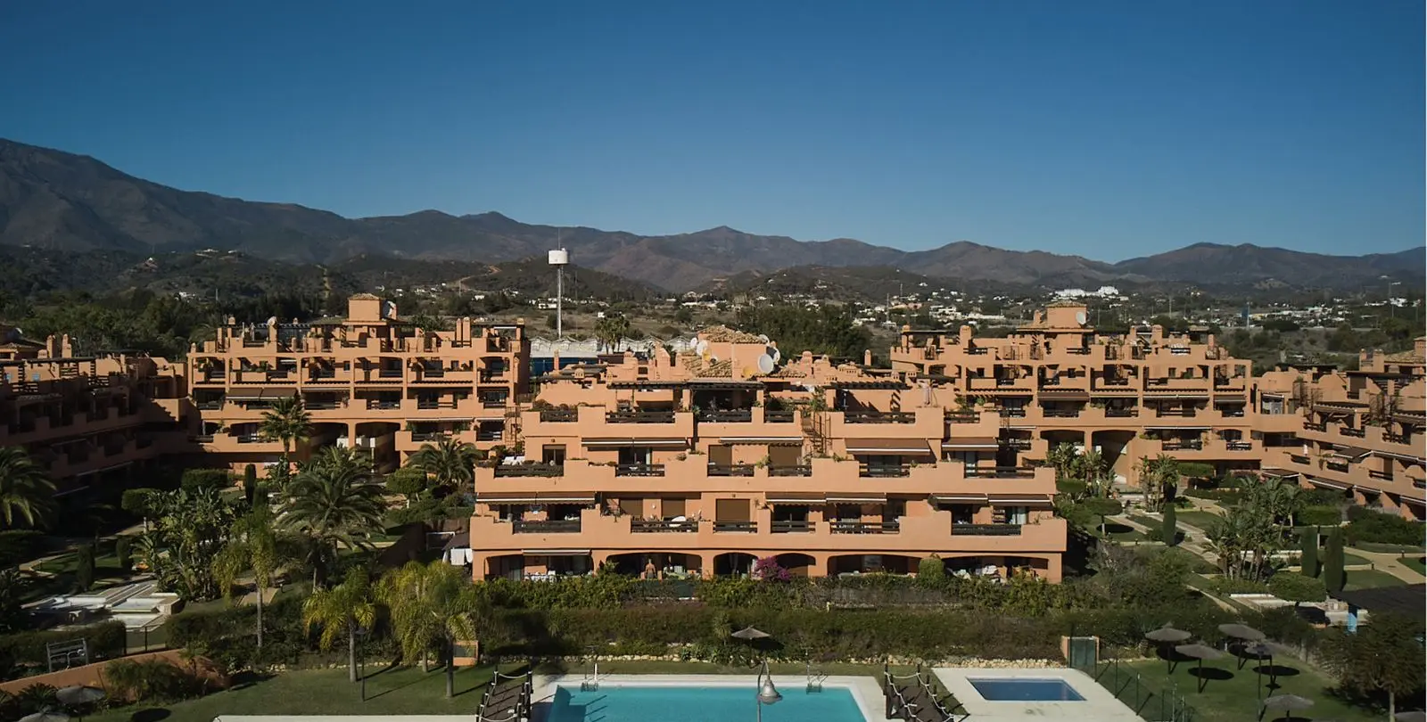 Sale of penthouse duplex in Estepona 1