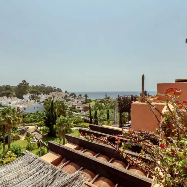 Venta de ático dúplex en Estepona