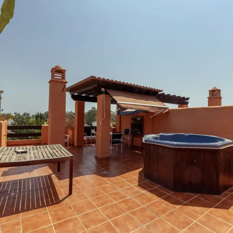 Venta de ático dúplex en Estepona