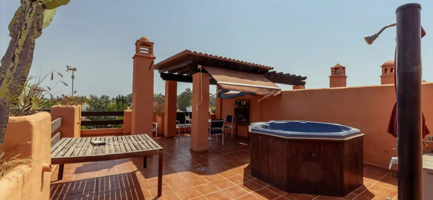 Sale of penthouse duplex in Estepona 3