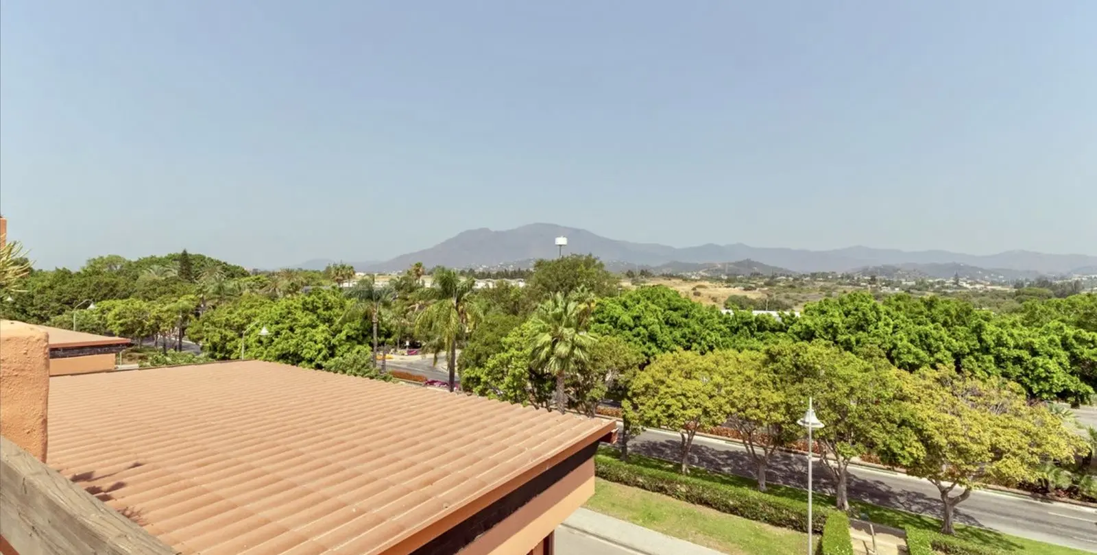 Sale of penthouse duplex in Estepona 7