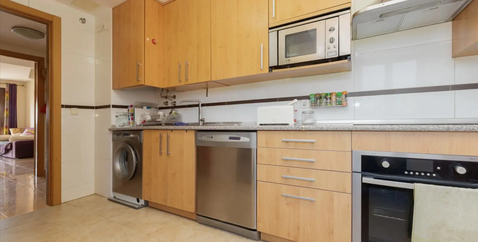 Sale of penthouse duplex in Estepona 10