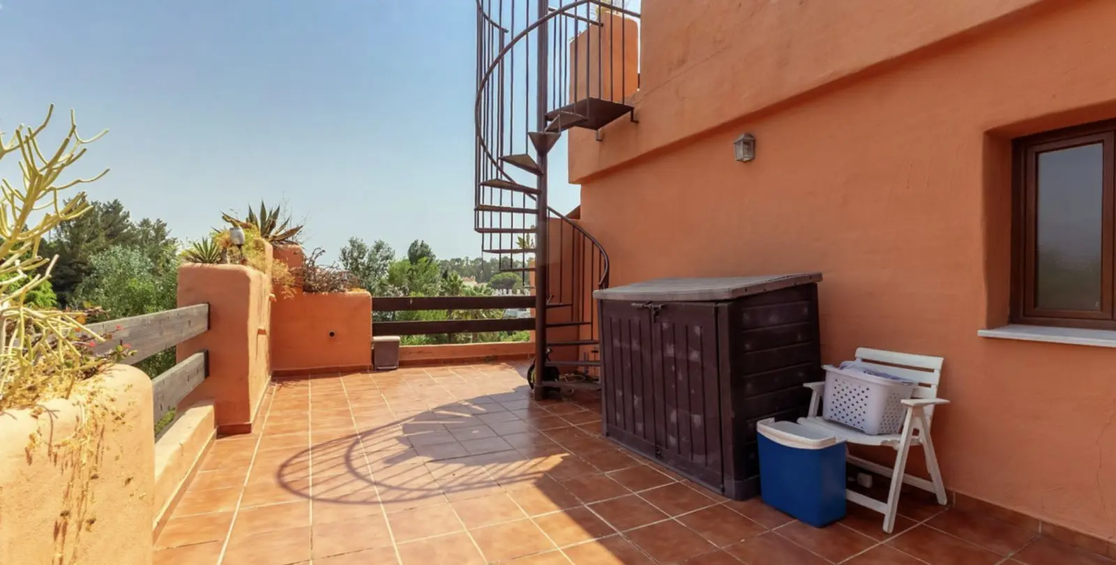 Sale of penthouse duplex in Estepona 12