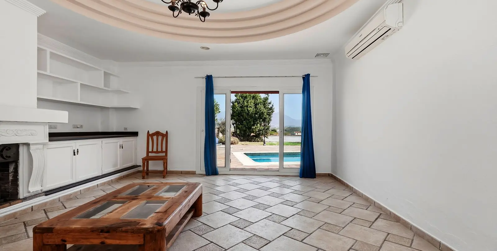 Sale of detached villa in Manilva 2