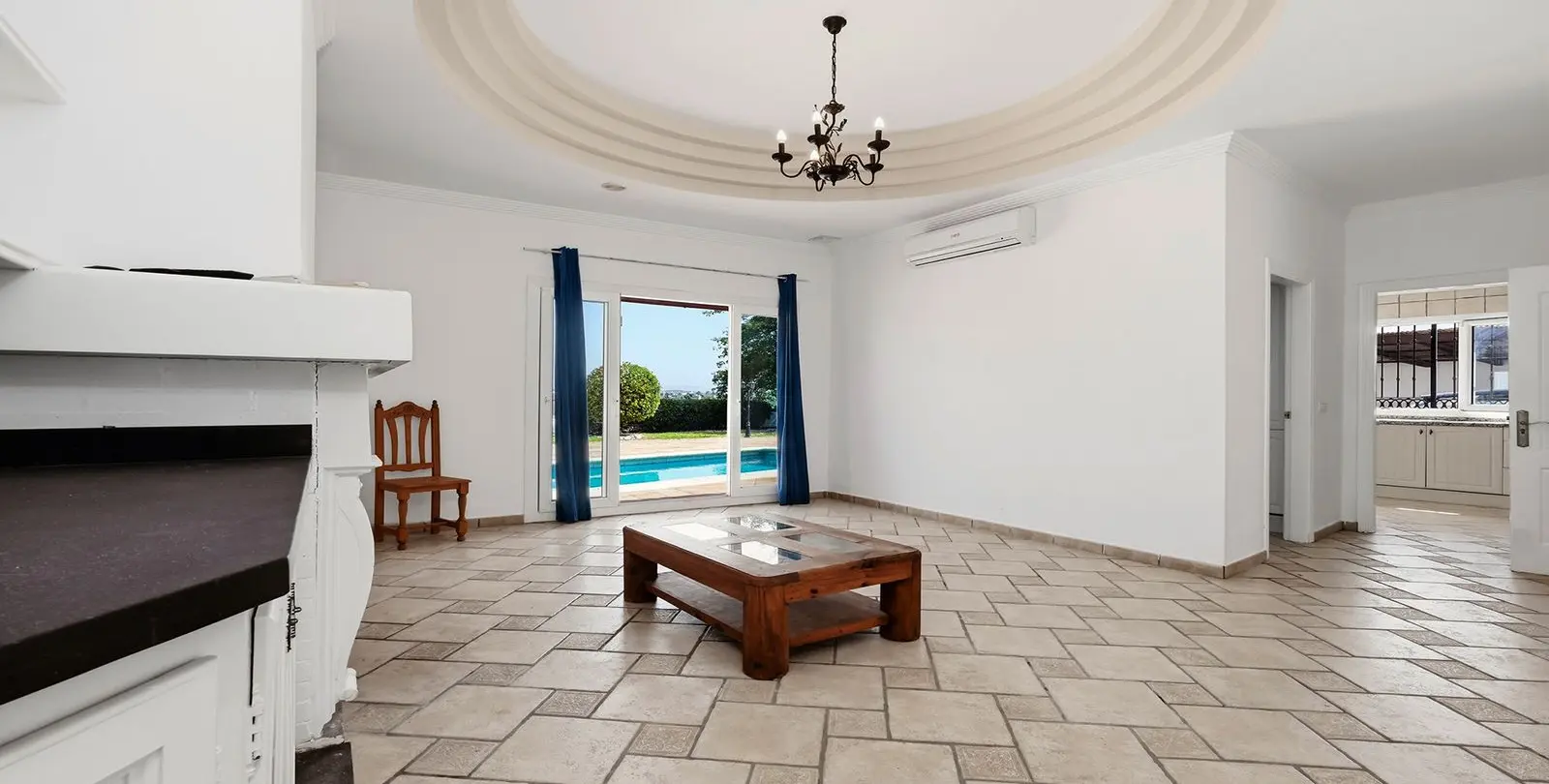 Sale of detached villa in Manilva 3