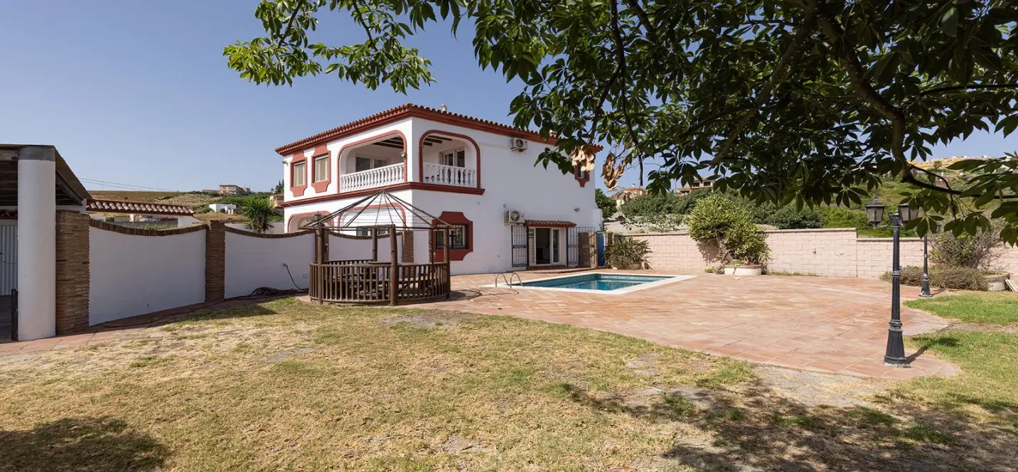 Sale of detached villa in Manilva 3