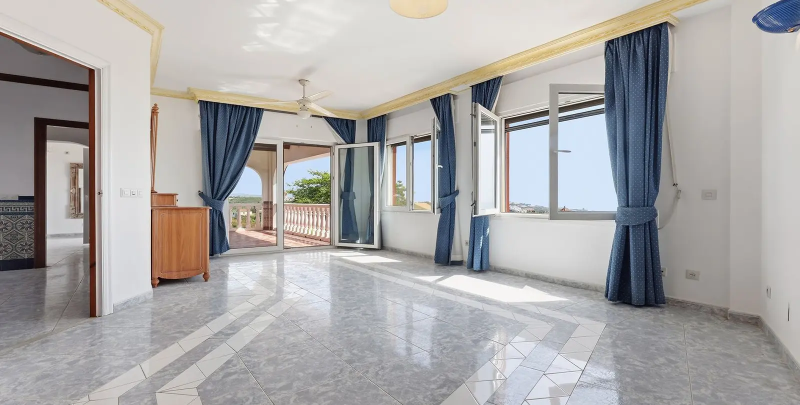 Sale of detached villa in Manilva 6