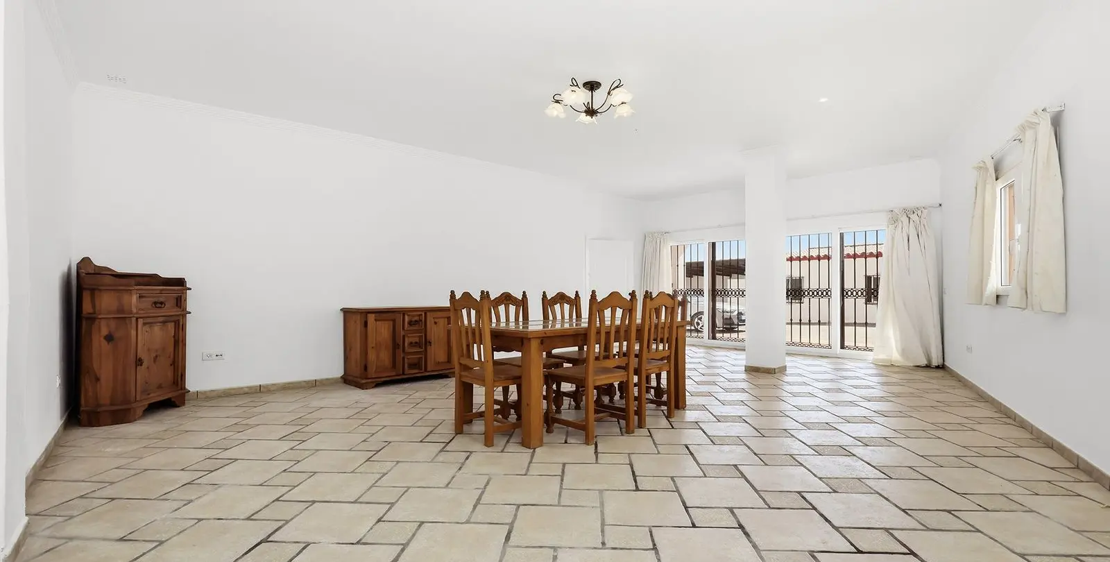 Sale of detached villa in Manilva 10