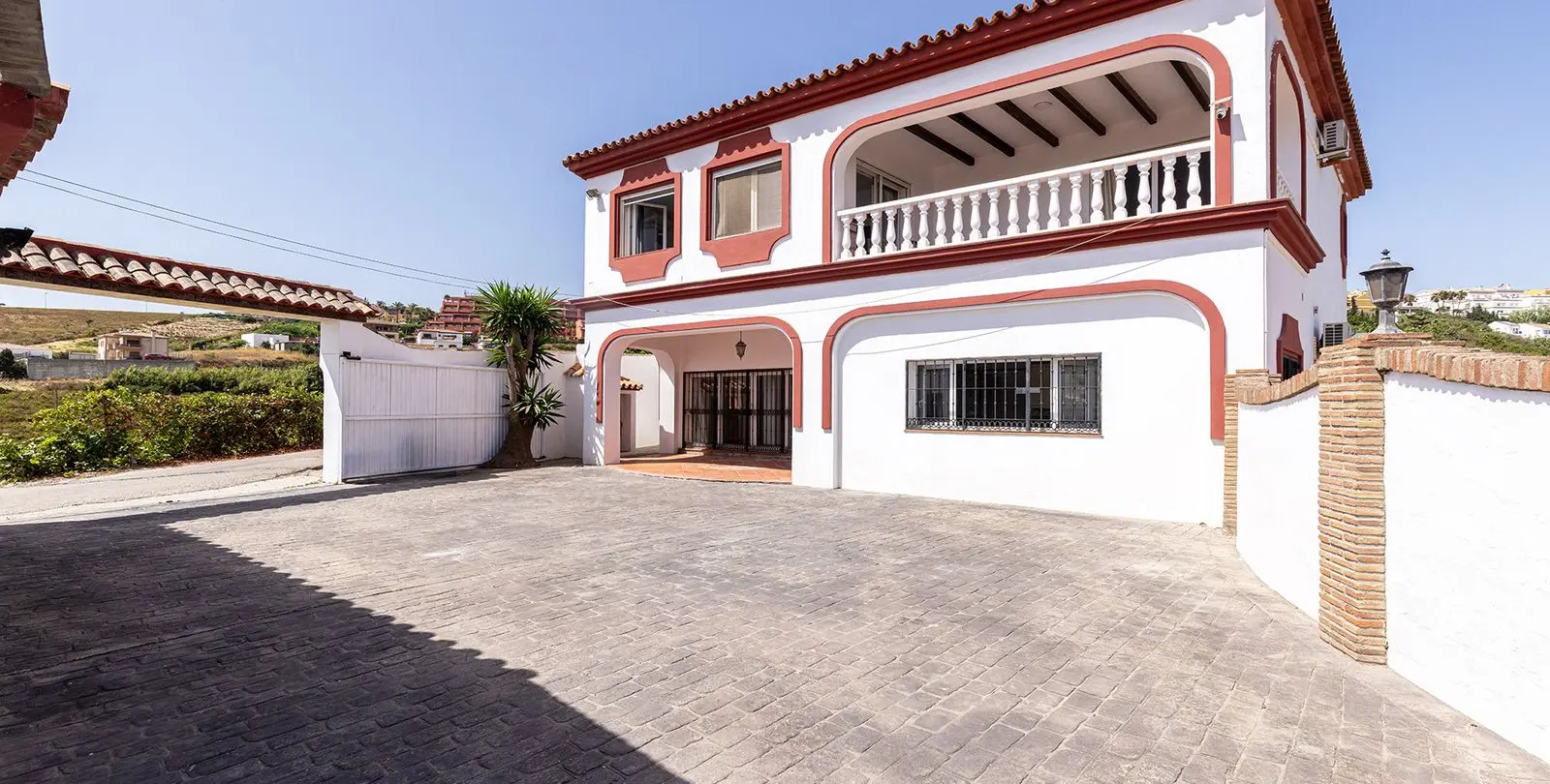 Sale of detached villa in Manilva 13