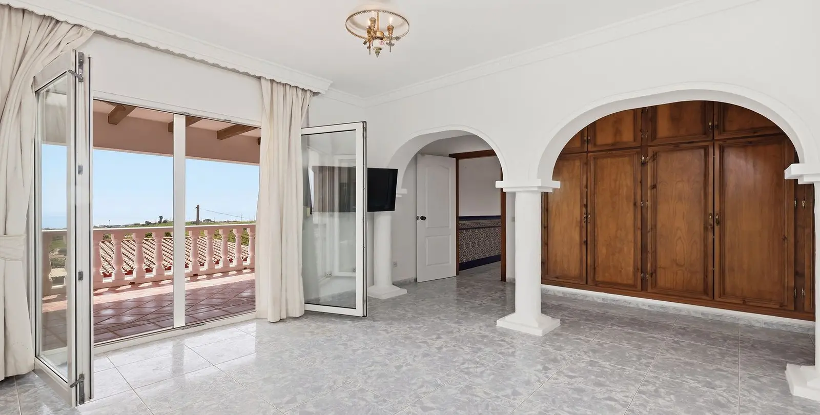 Sale of detached villa in Manilva 14