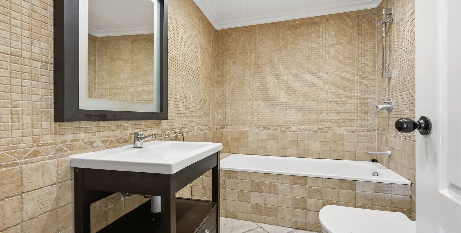 Sale of detached villa in Manilva 19