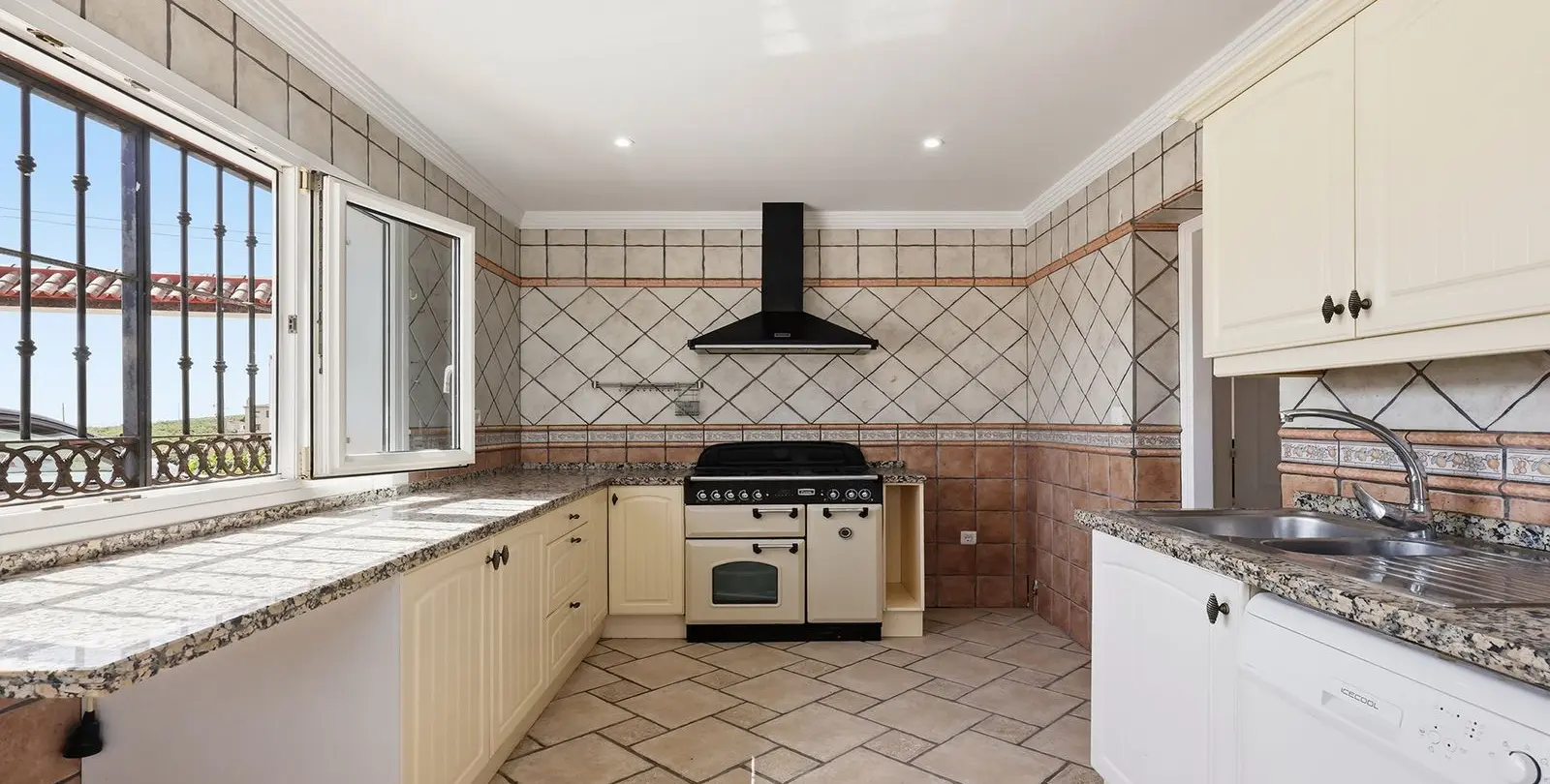 Sale of detached villa in Manilva 20