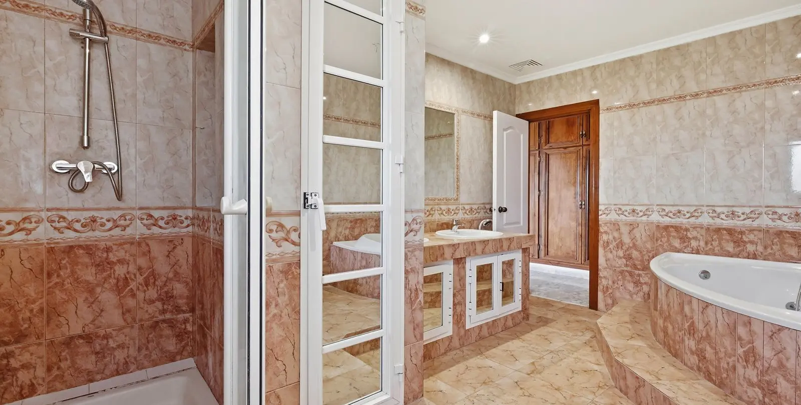 Sale of detached villa in Manilva 29