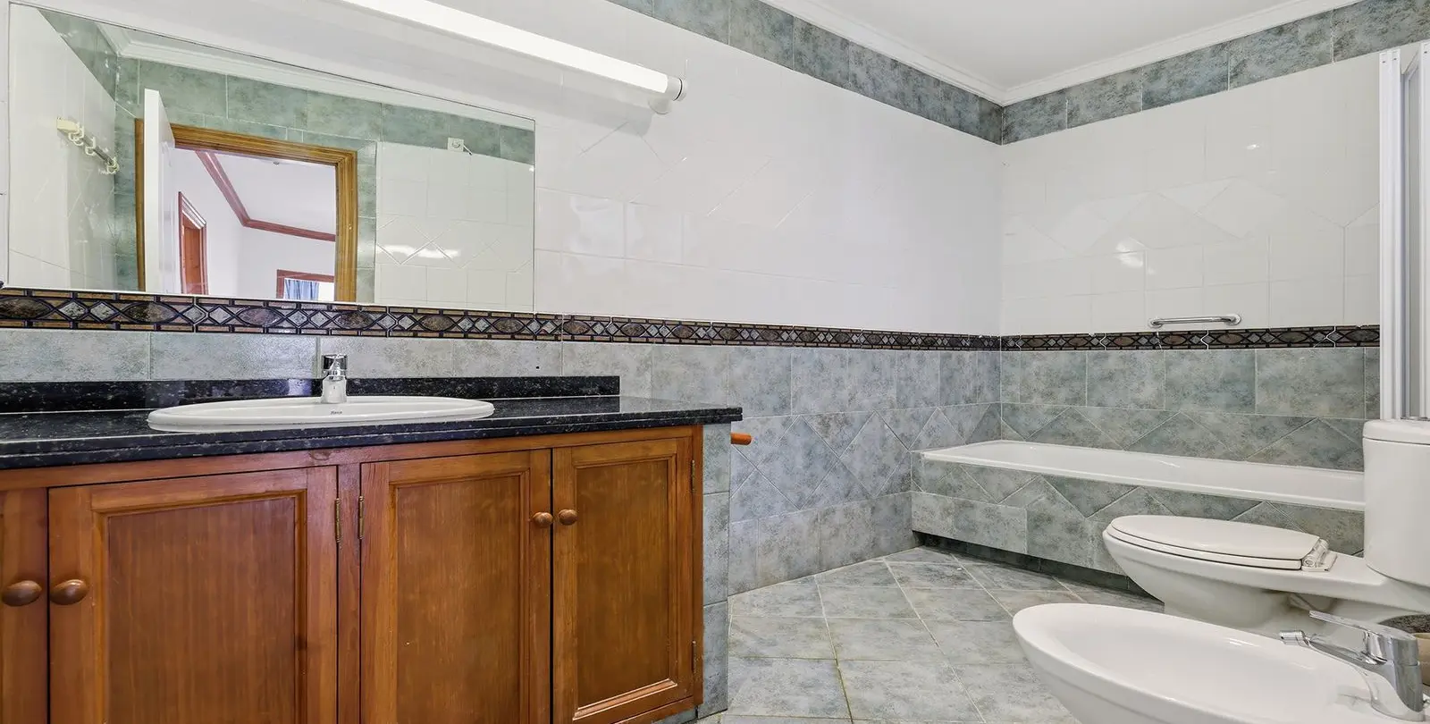 Sale of detached villa in Manilva 34