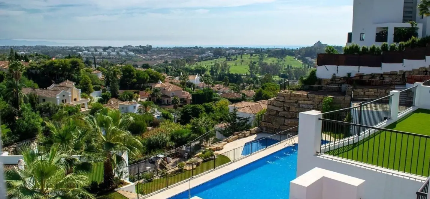 Sale of penthouse in Benahavís 2