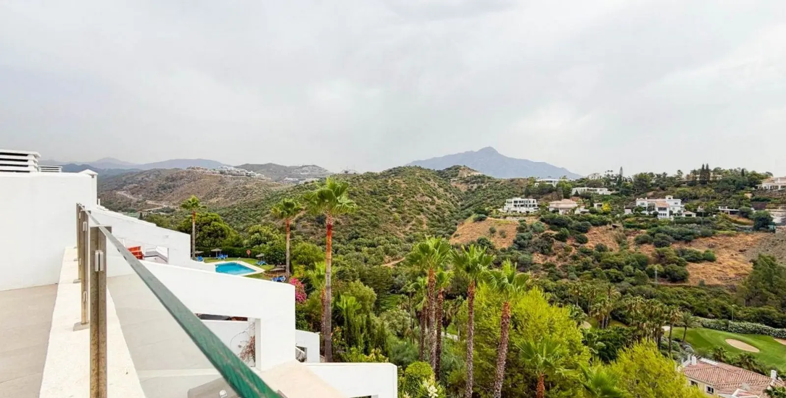 Sale of penthouse in La Quinta 1