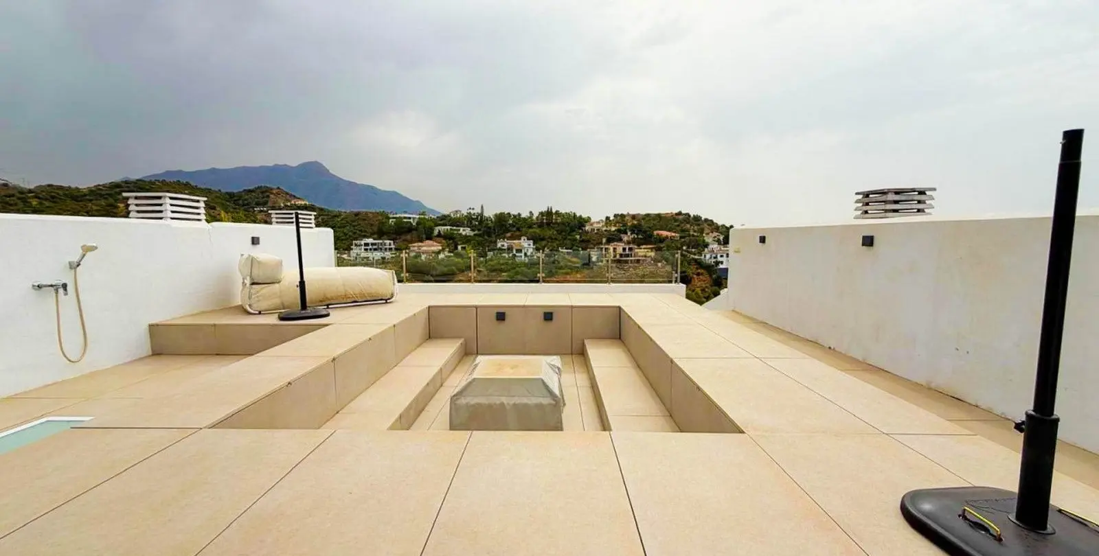 Sale of penthouse in La Quinta 2