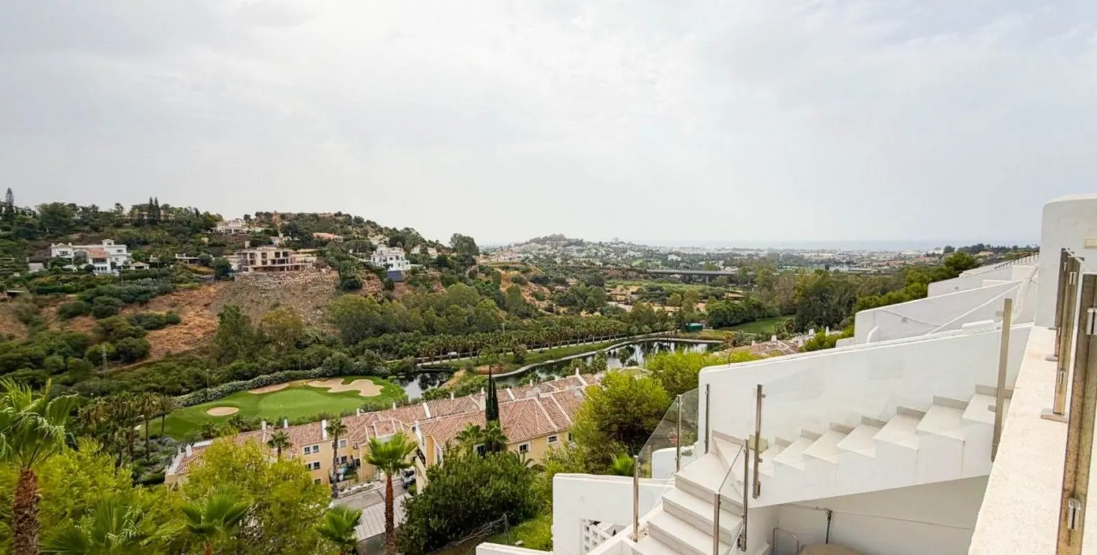 Sale of penthouse in La Quinta 5