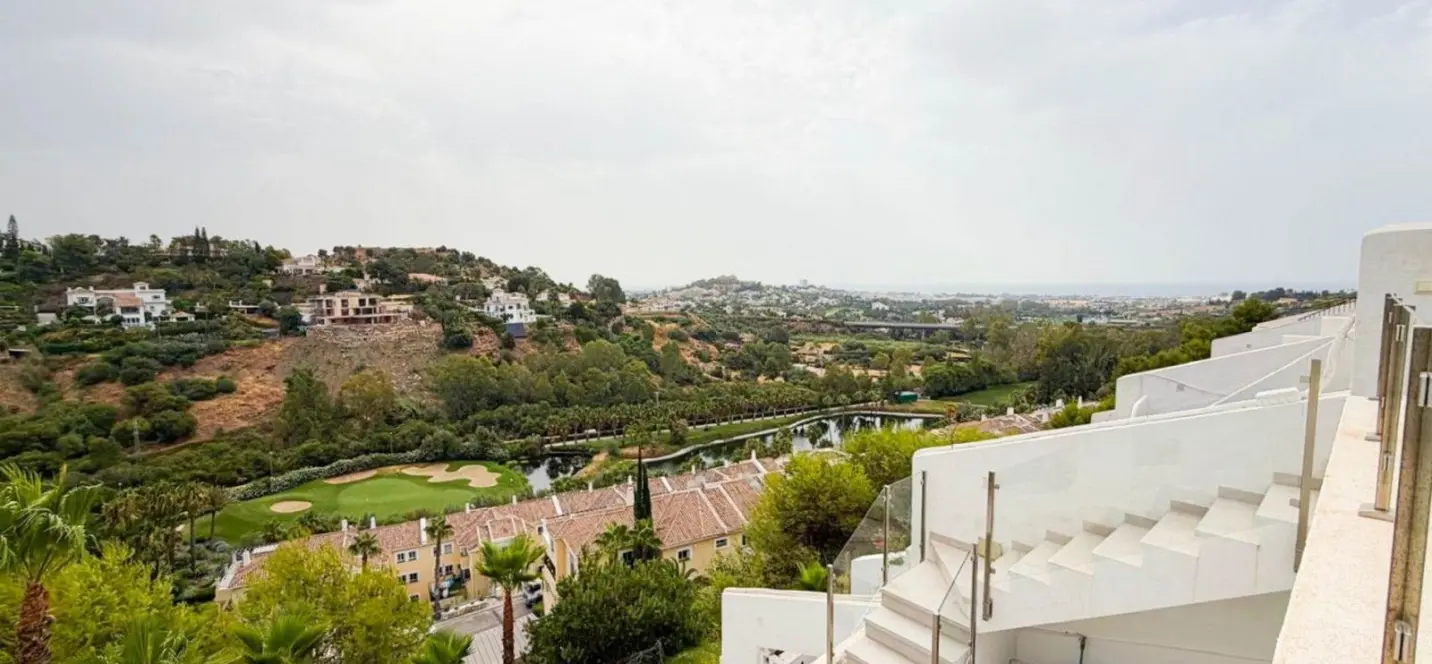 Sale of penthouse in La Quinta 4