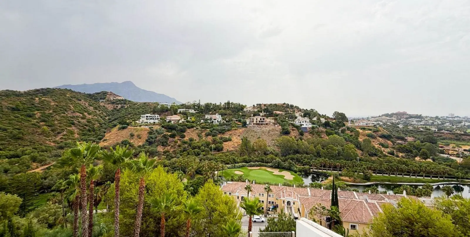 Sale of penthouse in La Quinta 35