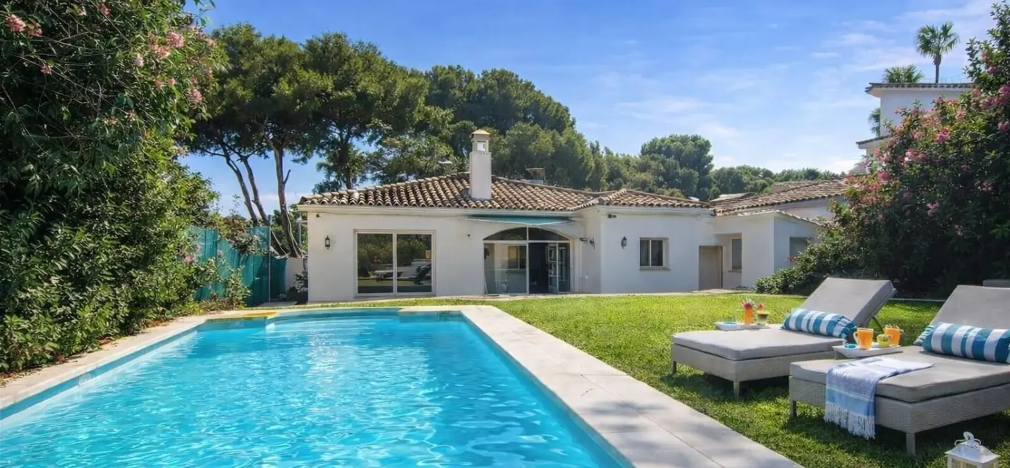 Sale of detached villa in Nueva Andalucía 0