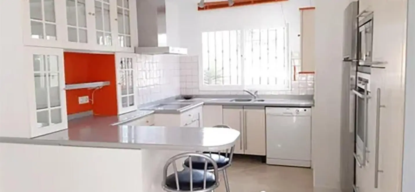 Sale of detached villa in Nueva Andalucía 3