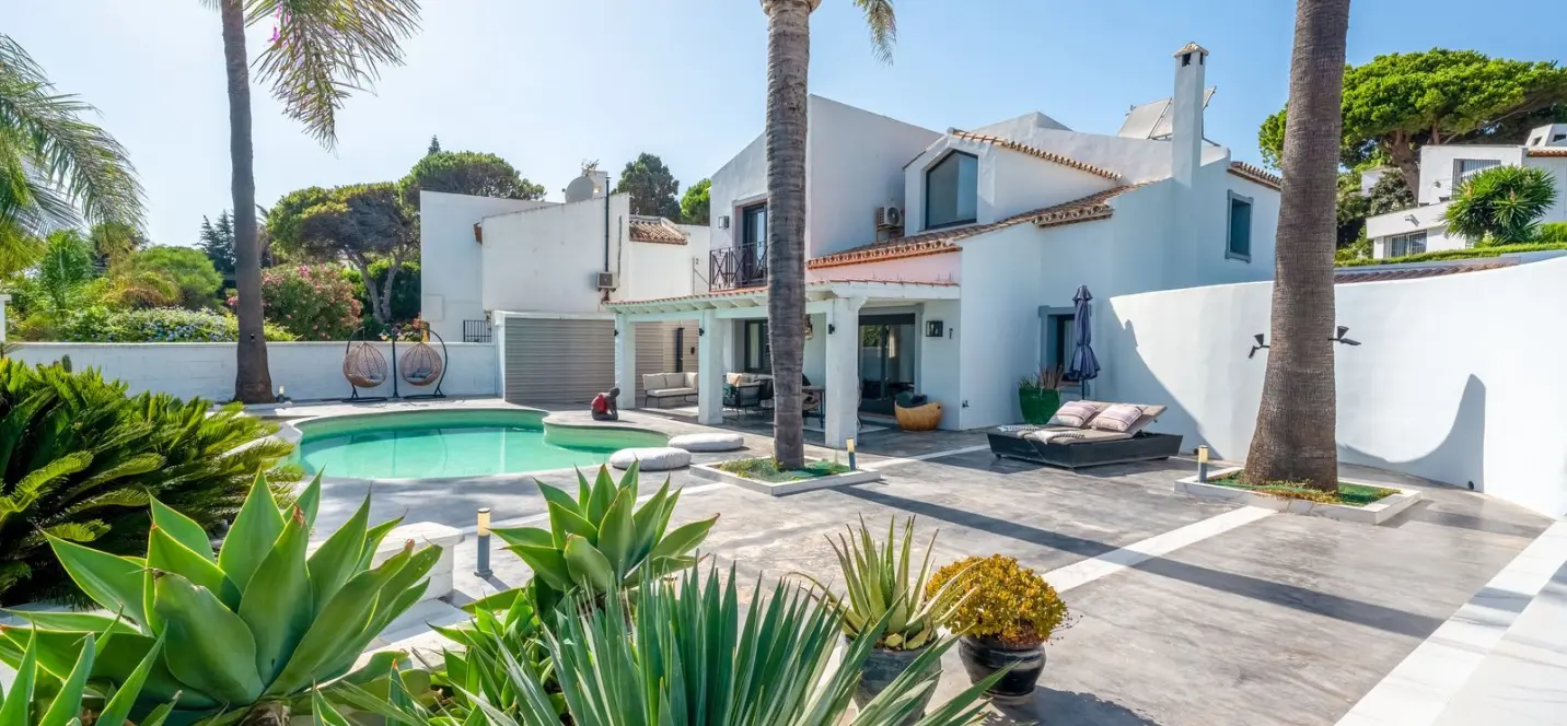 Sale of detached villa in Casares Playa 0
