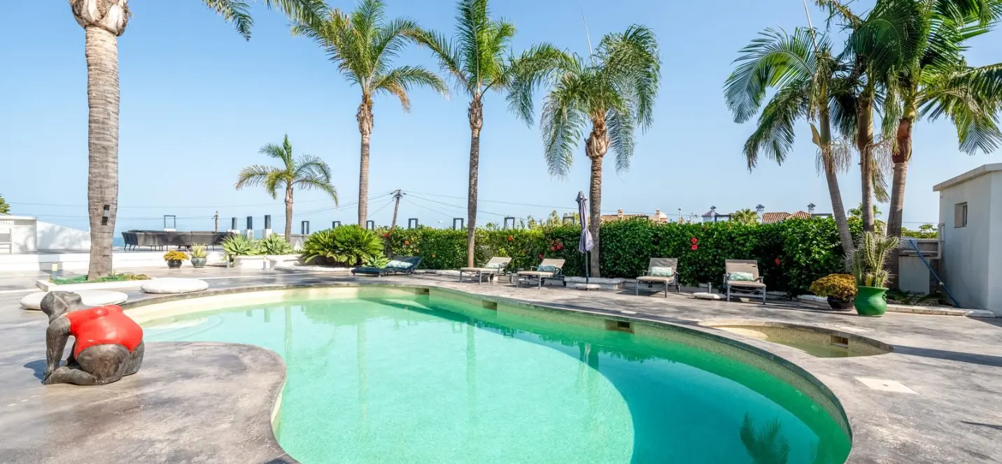 Sale of detached villa in Casares Playa 1