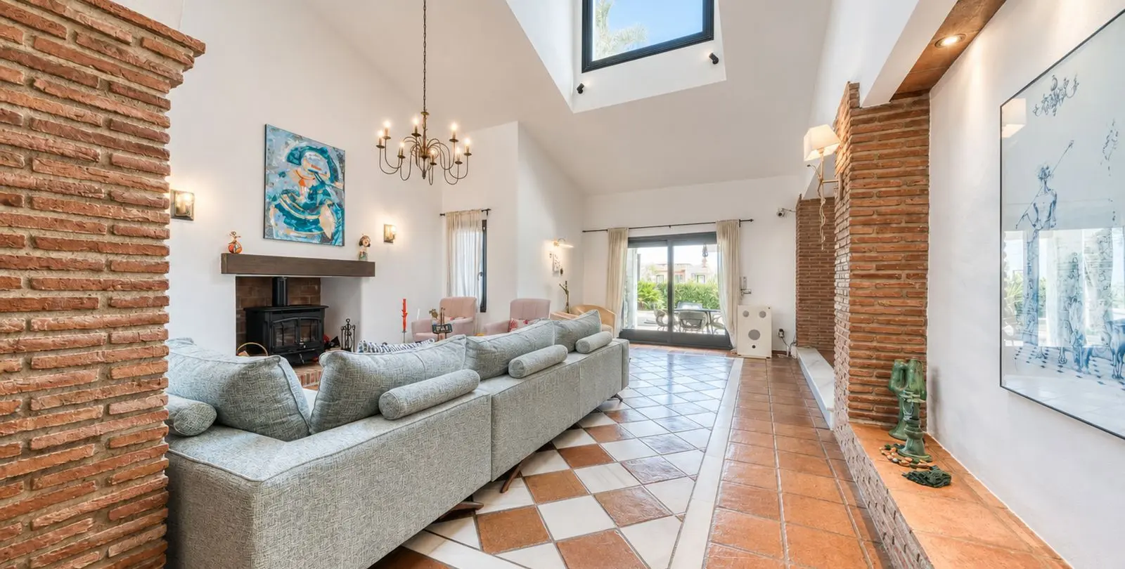 Sale of detached villa in Casares Playa 8
