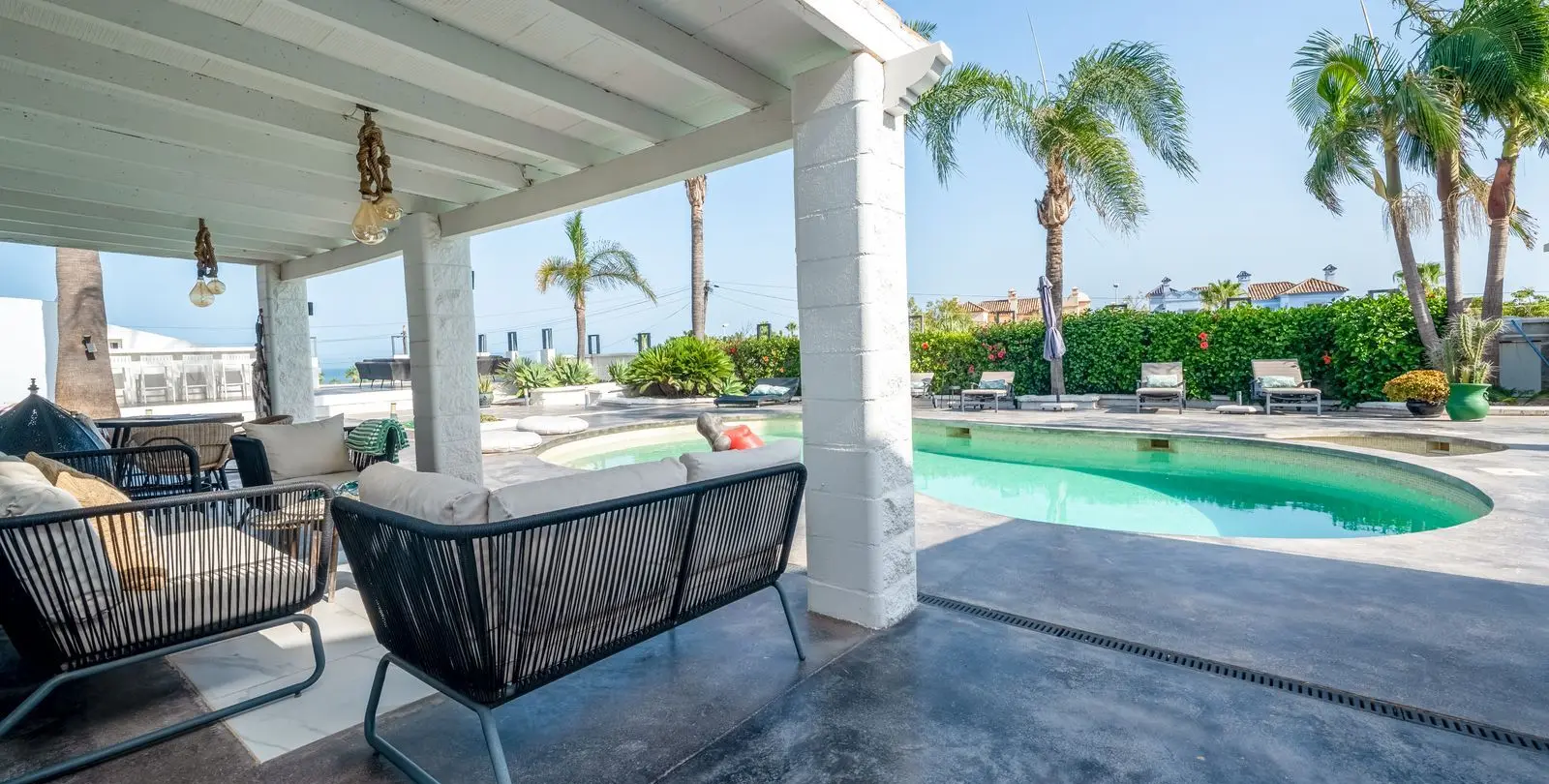 Sale of detached villa in Casares Playa 11
