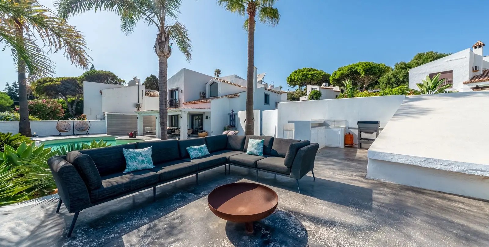 Sale of detached villa in Casares Playa 30
