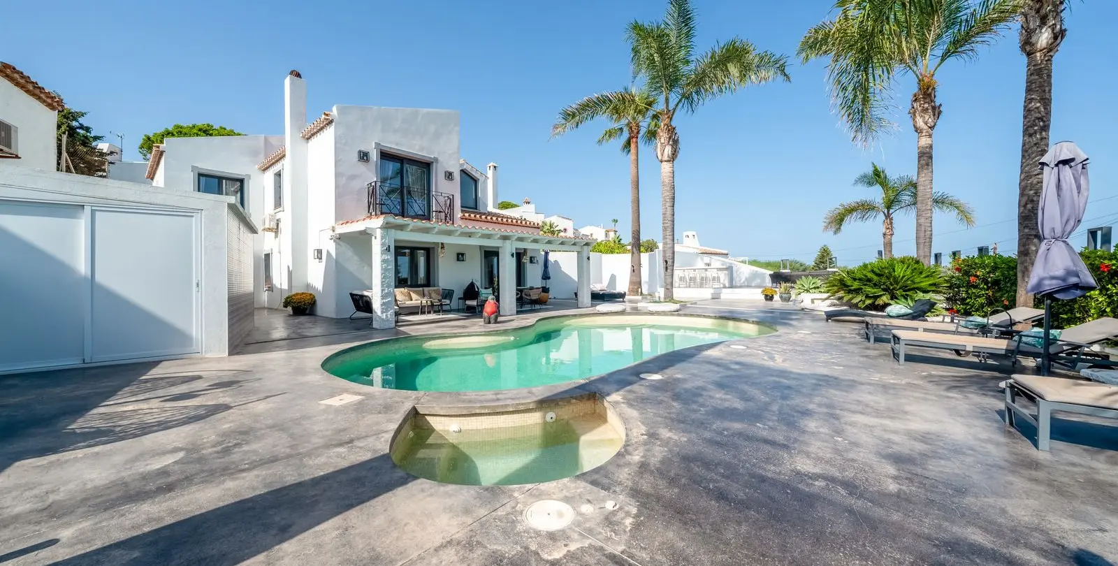 Sale of detached villa in Casares Playa 32