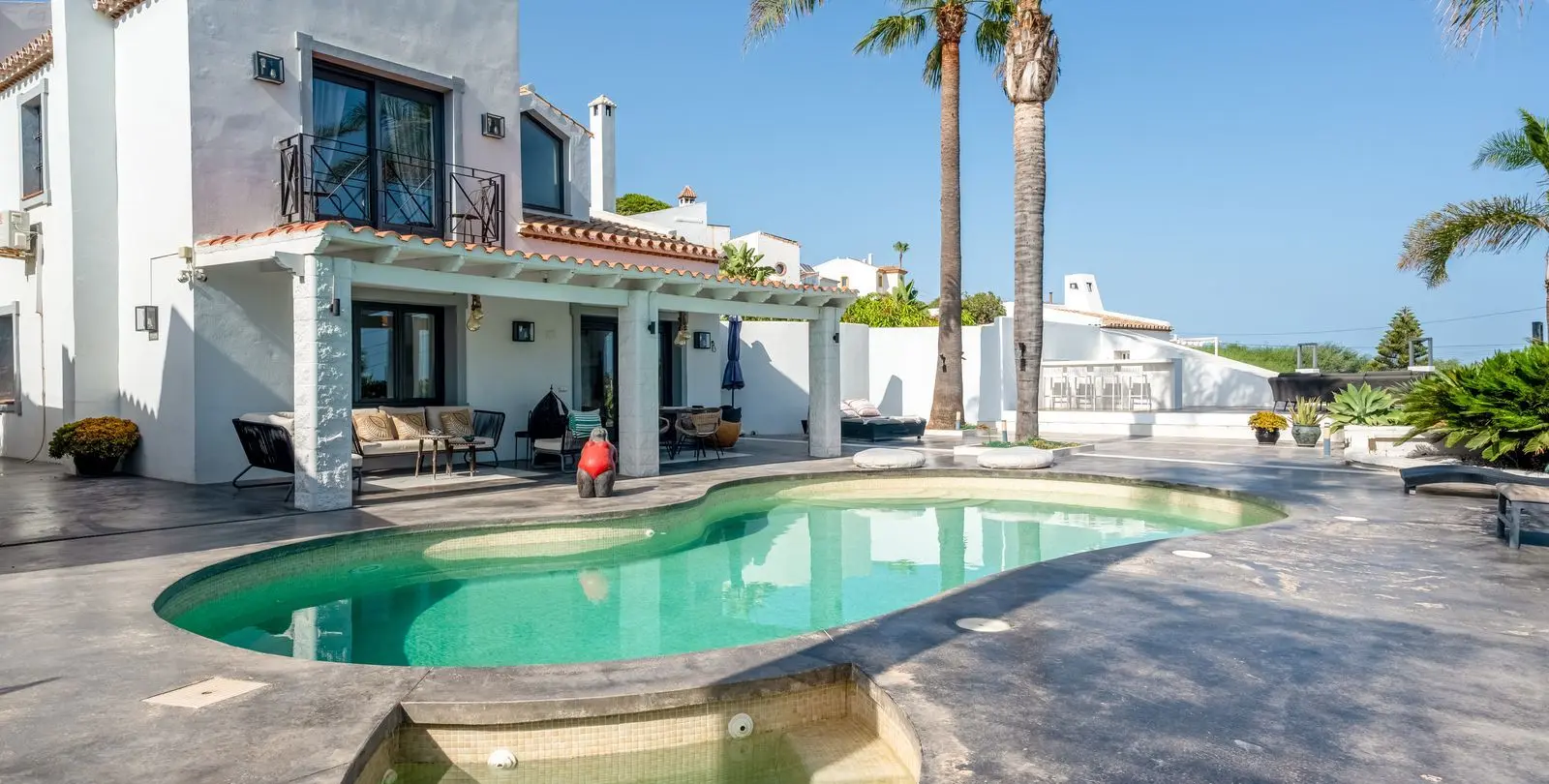Sale of detached villa in Casares Playa 33