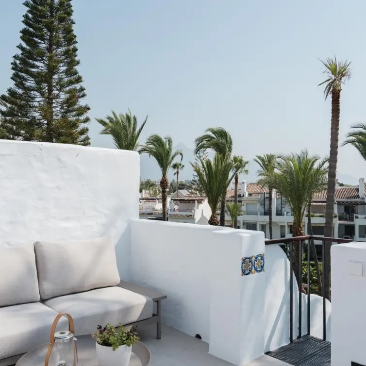 Venta de apartamento en planta media en San Pedro de Alcántara