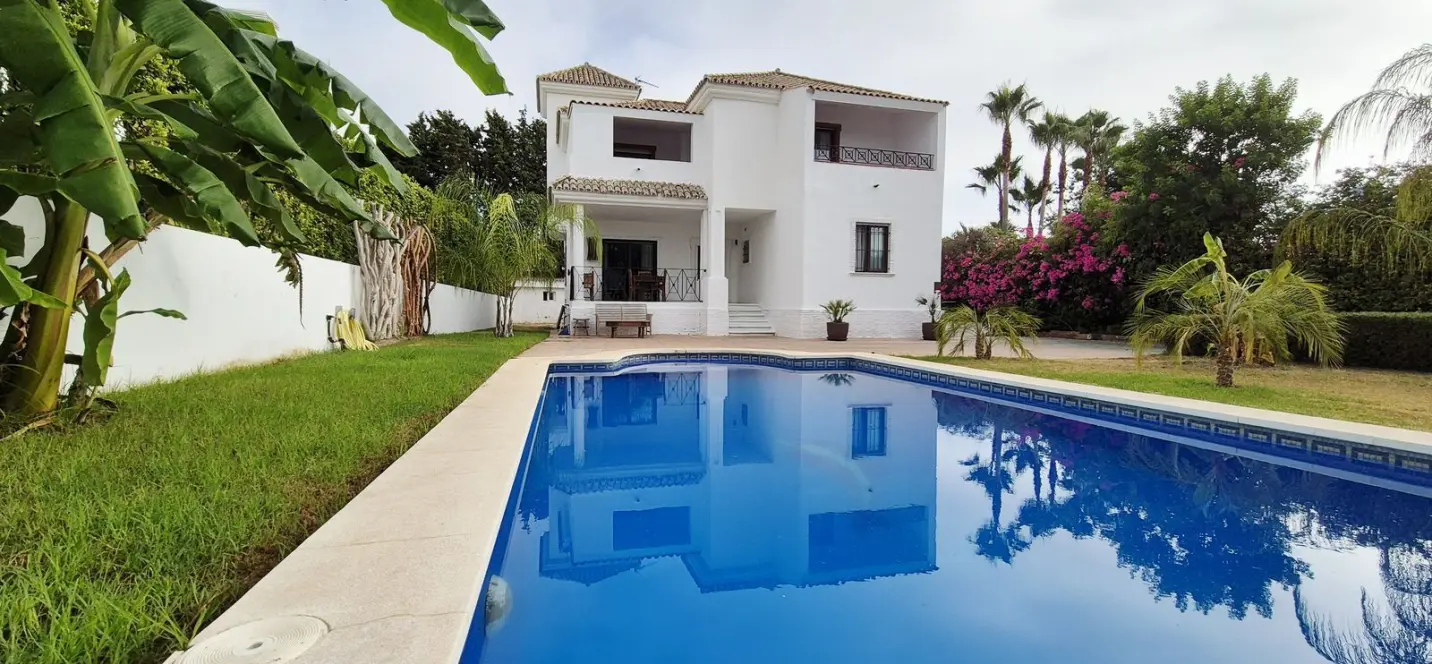Sale of detached villa in Guadalmina Baja 0