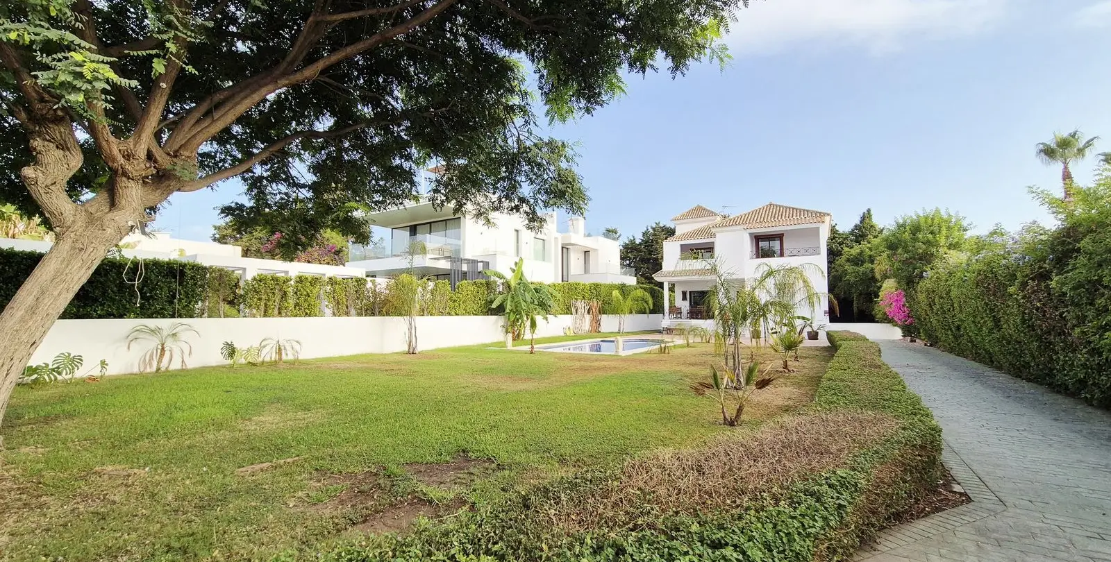 Sale of detached villa in Guadalmina Baja 2
