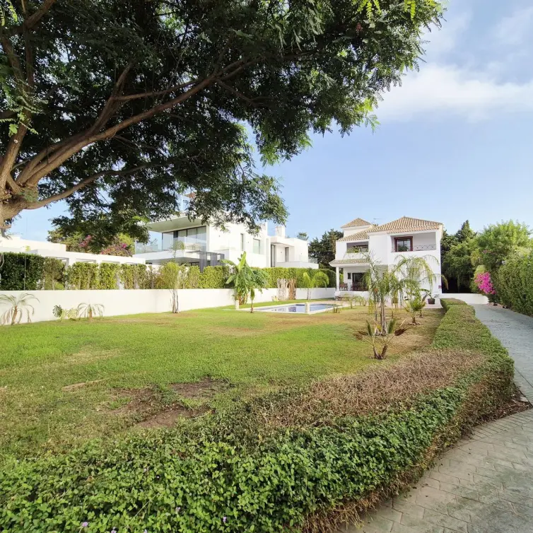 Venta de villa independiente en Guadalmina Baja