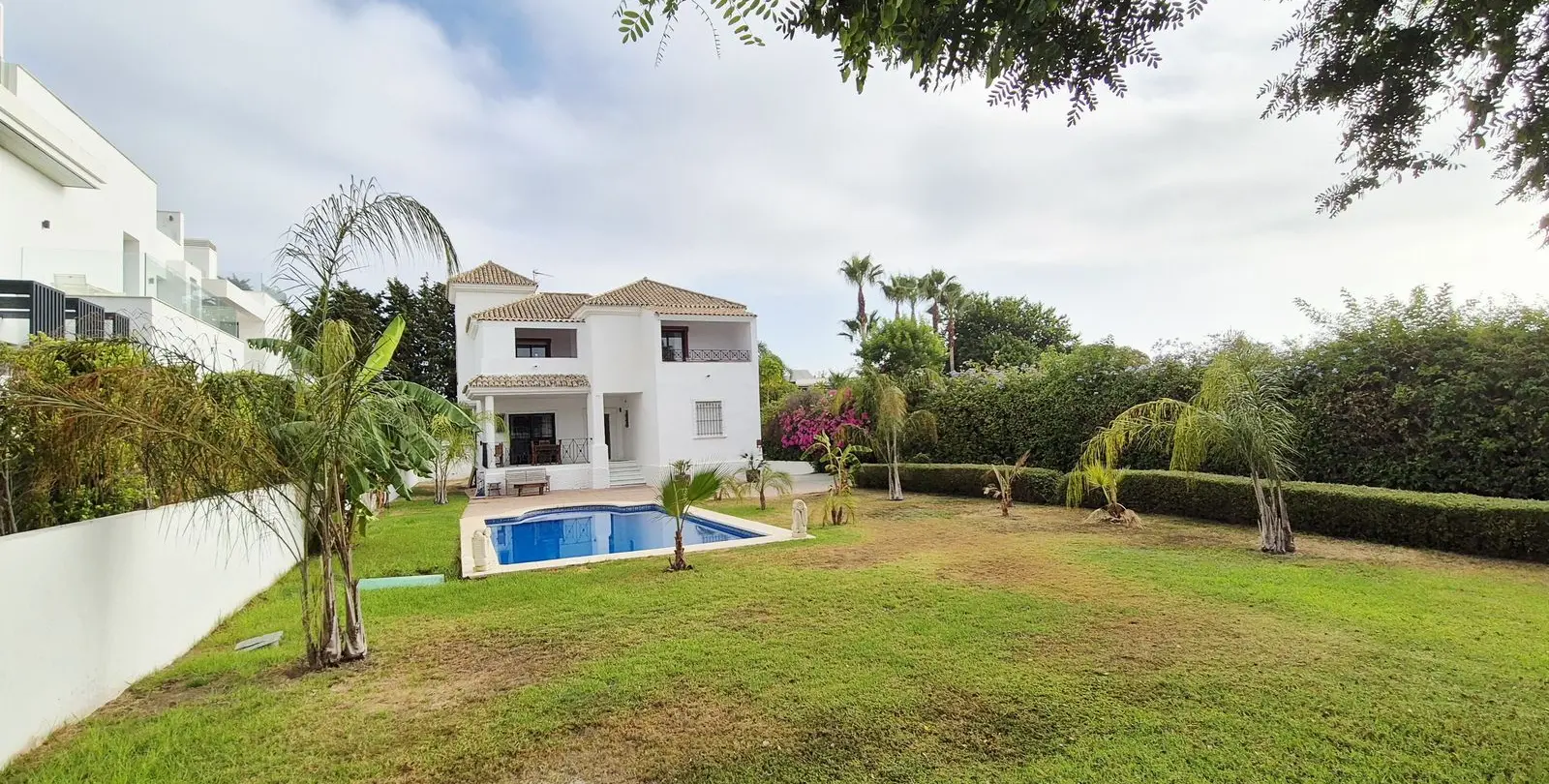 Sale of detached villa in Guadalmina Baja 3