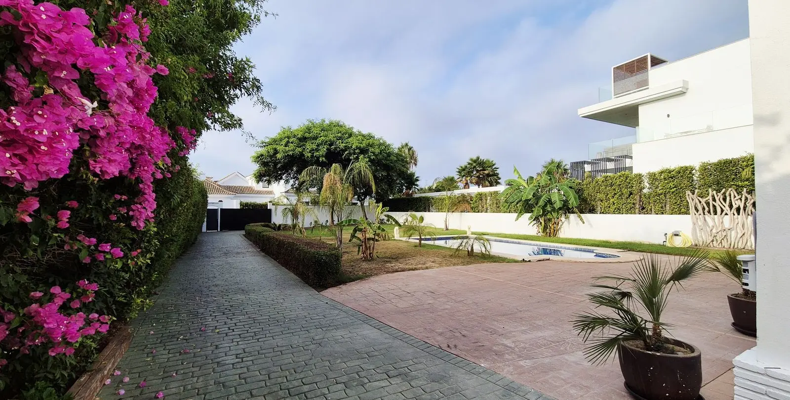 Sale of detached villa in Guadalmina Baja 16