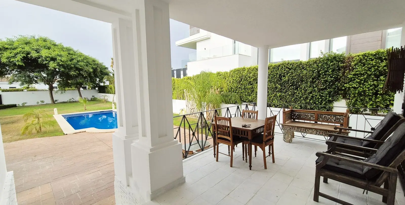 Sale of detached villa in Guadalmina Baja 23